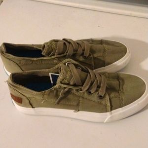 Brand New Slip on blowfish size 8.5 army green sneakers